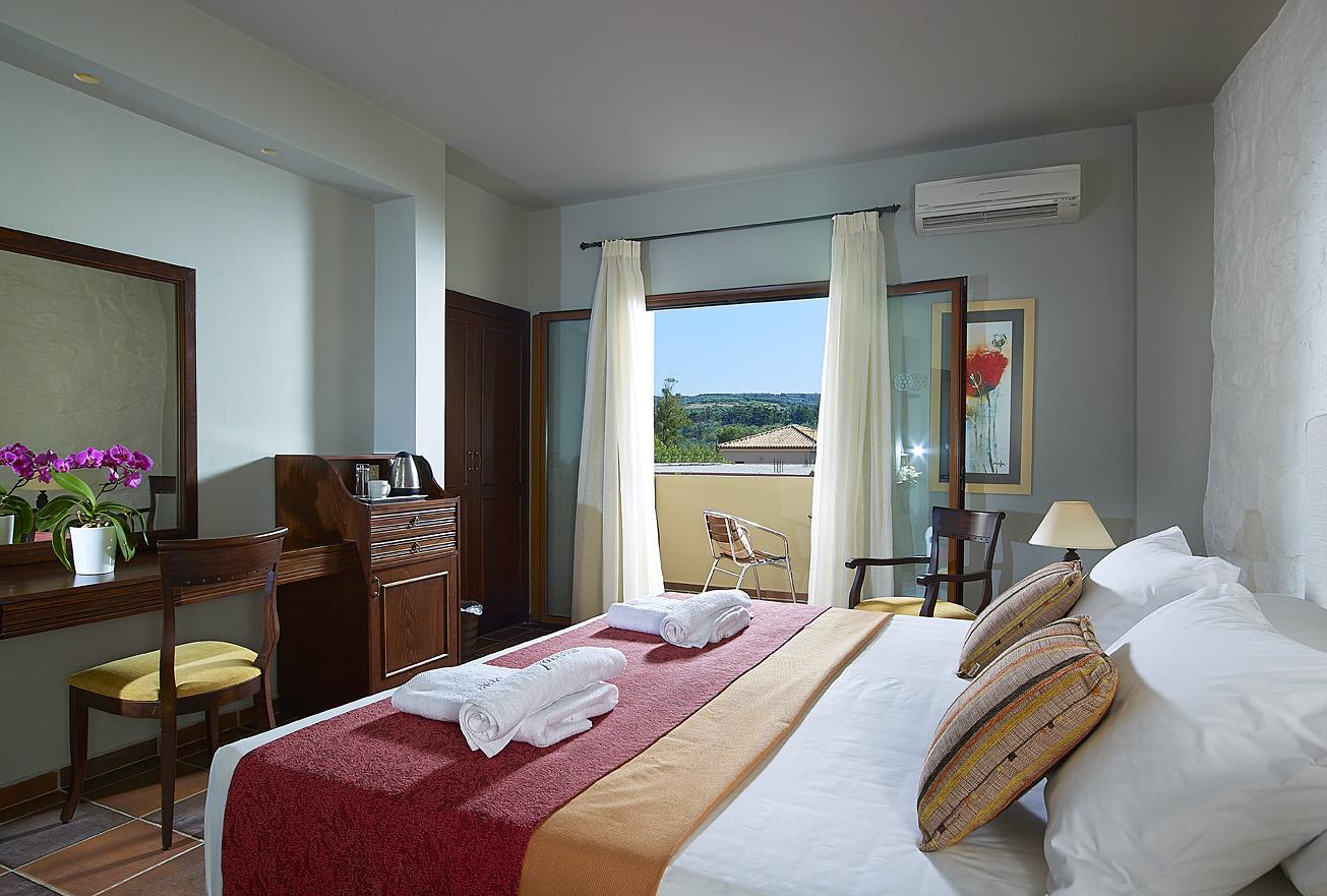 Mistral Hotel - Singles Only Maleme Екстериор снимка